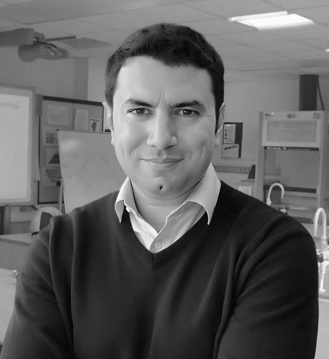 DrCarl_Main_28082025BW Professional headshot of Dr Carl Thirsk, an expert A-Level, IB, and GCSE chemistry tutor.